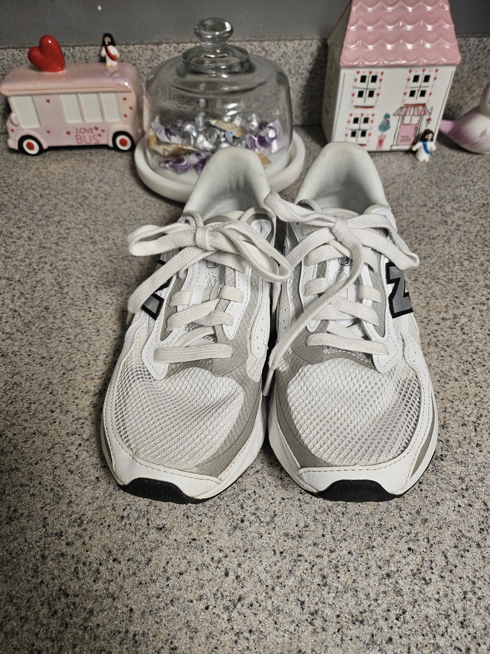 New Balance White Running Sneakers with Black Logo - Picture 2 of 8